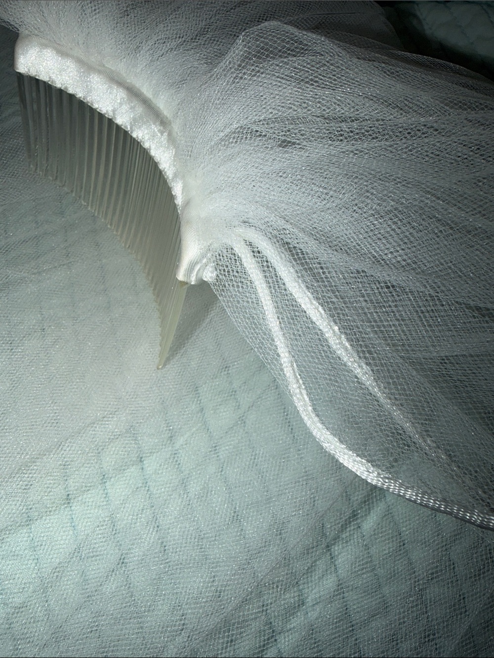 Bridal Veil, White Tulle 2-layer, Satin Edge Trim, 4” Comb, Elbow Length, New - Picture 8 of 8